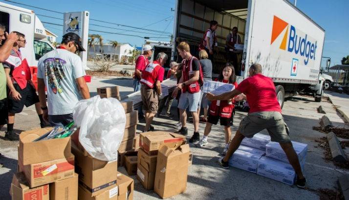 Volunteers loading meals to the truck.